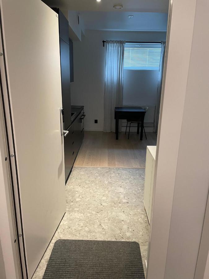 2- Bed Apartment In Sollentuna Esterno foto